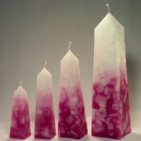 Obelisk / Farbverlauf elfenbein-rotviolett