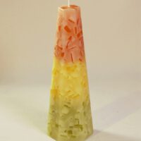 sechskantiger Obelisk / Terrazzo-orange-gelb-olive