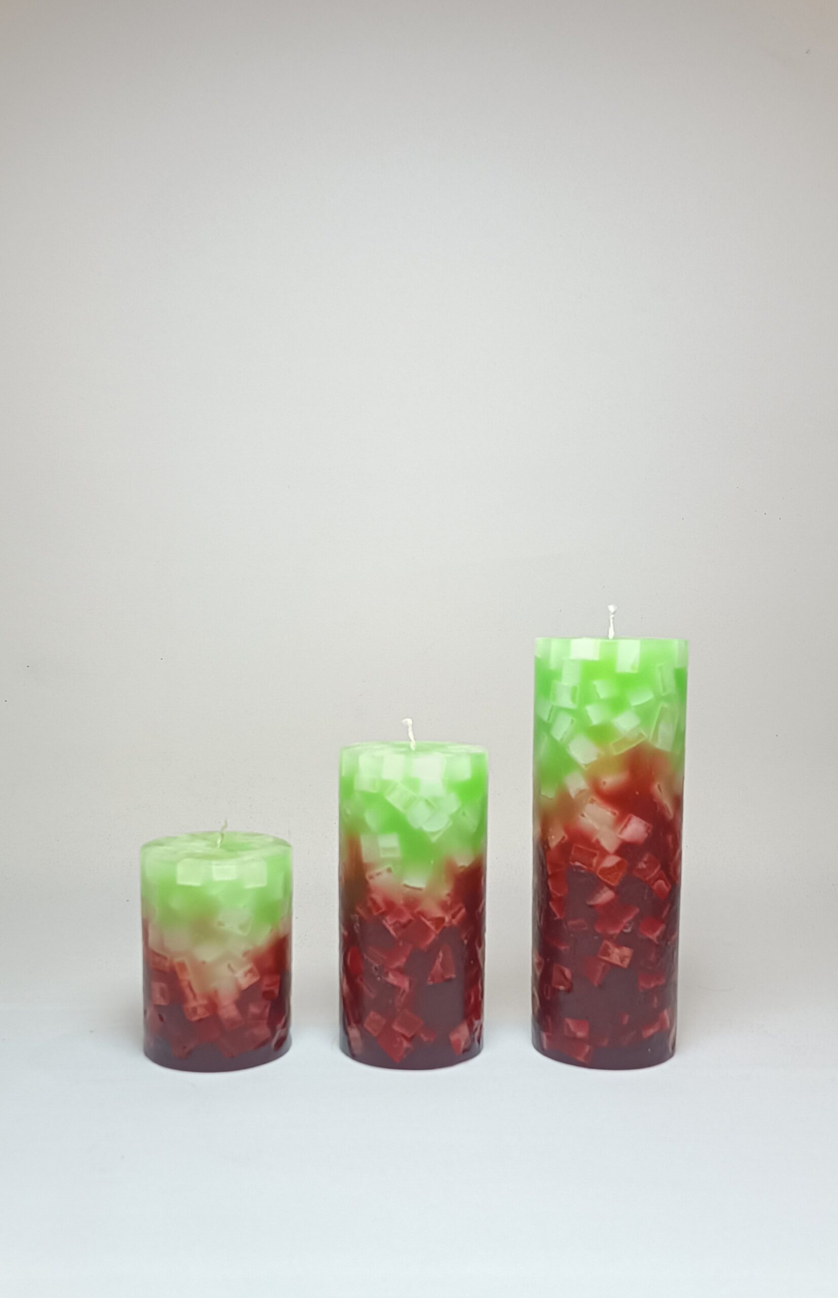 Stumpenkerze rund 7cm / Farbverlauf hellgrün-bordeaux