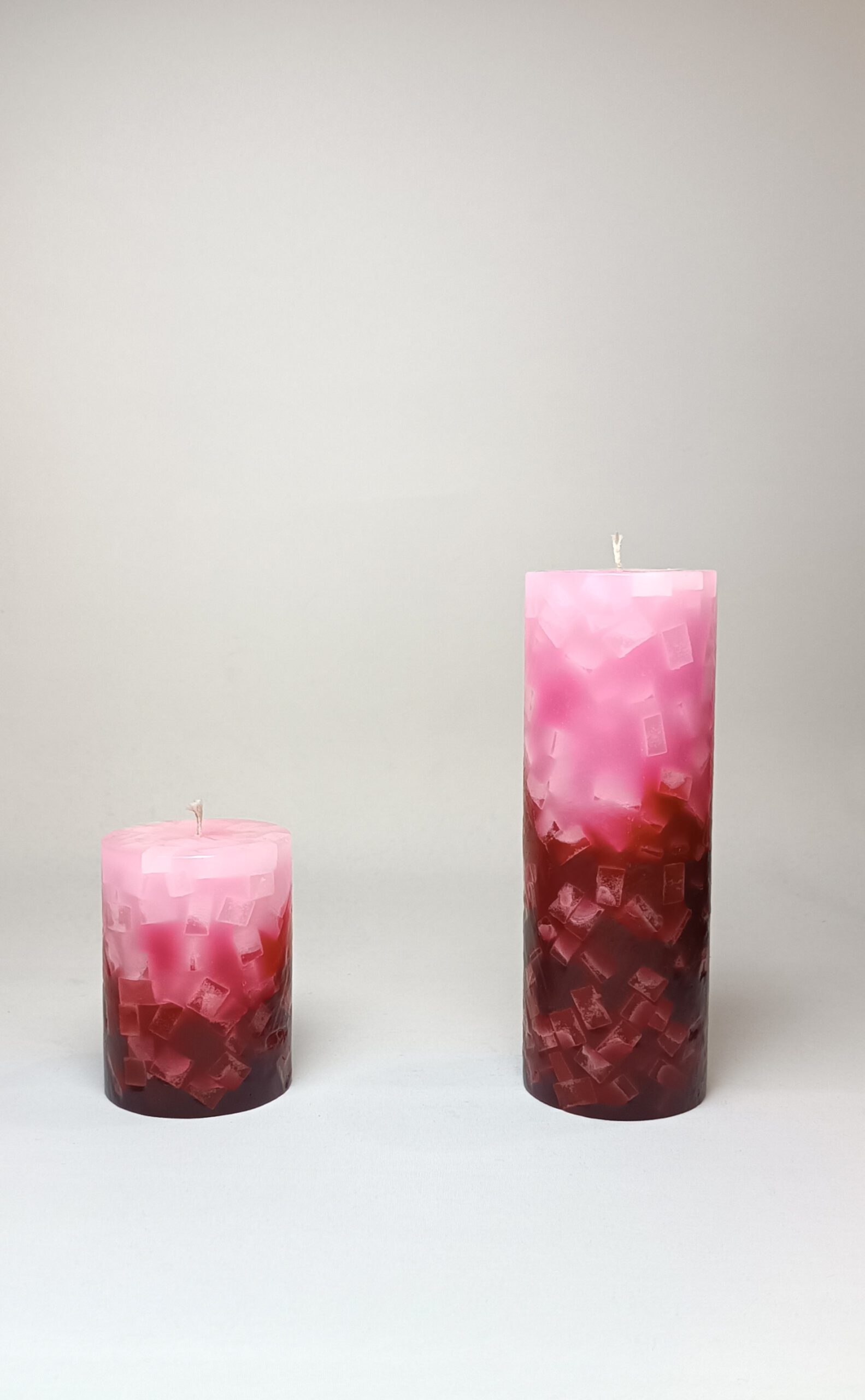 Stumpenkerze rund 7cm / Farbverlauf rosa-bordeaux