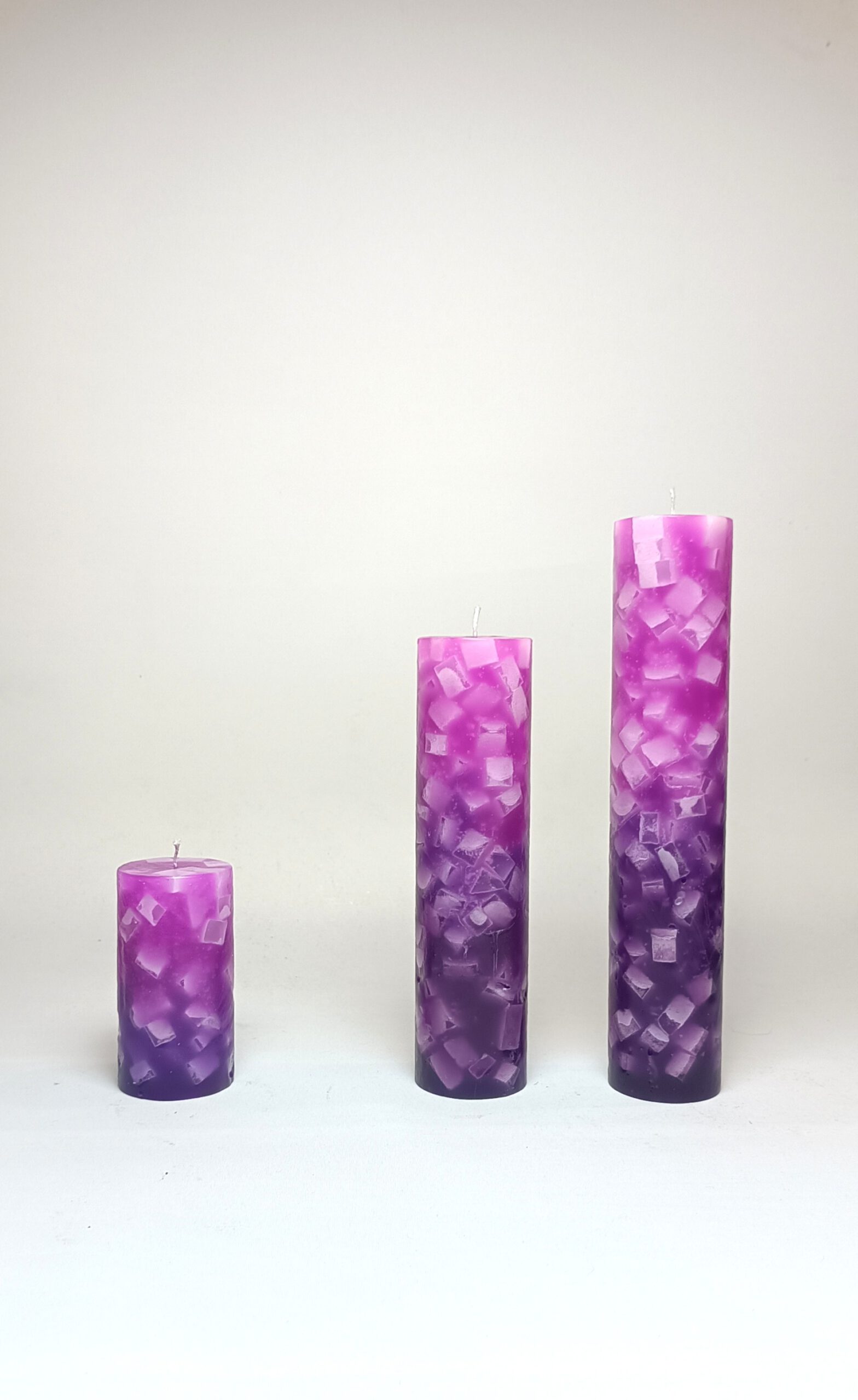 Stumpenkerze rund 5cm / Farbverlauf rotviolett-lila